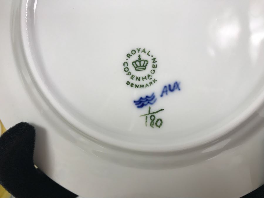 Set Of Royal Copenhagen Denmark Blue And White China Dishes Plates 6' And 6.5' With Storage Containers Apx 25 Pieces [Photo 7]