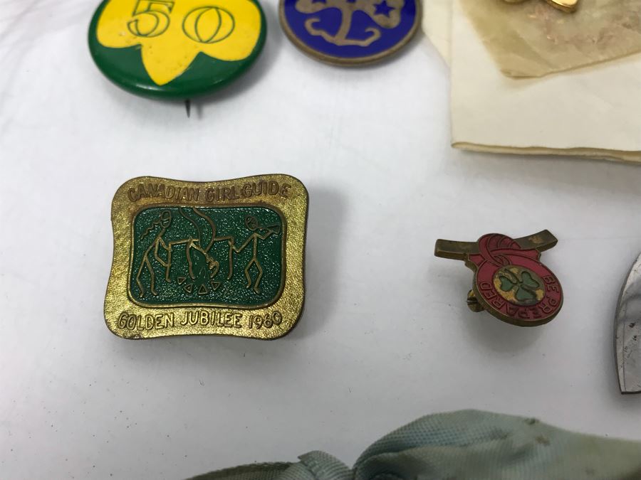 Collection Of Boy Scout And Girl Scout Accessories Including Pins, Keychains, Pocket Knife, Scarf, Booklet - See Photos [Photo 13]