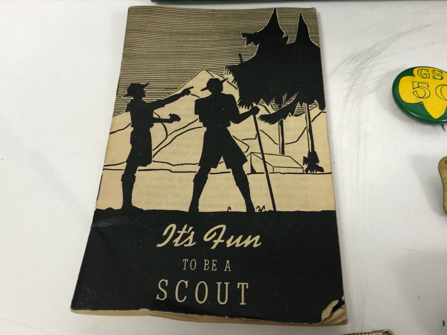 Collection Of Boy Scout And Girl Scout Accessories Including Pins, Keychains, Pocket Knife, Scarf, Booklet - See Photos [Photo 24]