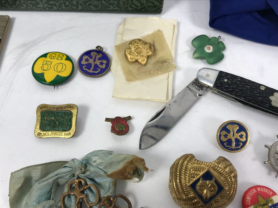 Collection Of Boy Scout And Girl Scout Accessories Including Pins, Keychains, Pocket Knife, Scarf, Booklet - See Photos [Photo 29]