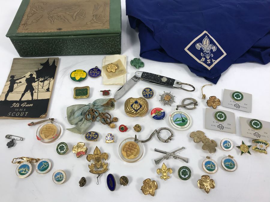 Collection Of Boy Scout And Girl Scout Accessories Including Pins, Keychains, Pocket Knife, Scarf, Booklet - See Photos [Photo 1]
