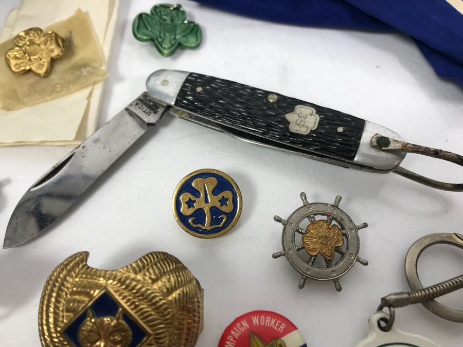 Collection Of Boy Scout And Girl Scout Accessories Including Pins, Keychains, Pocket Knife, Scarf, Booklet - See Photos [Photo 7]