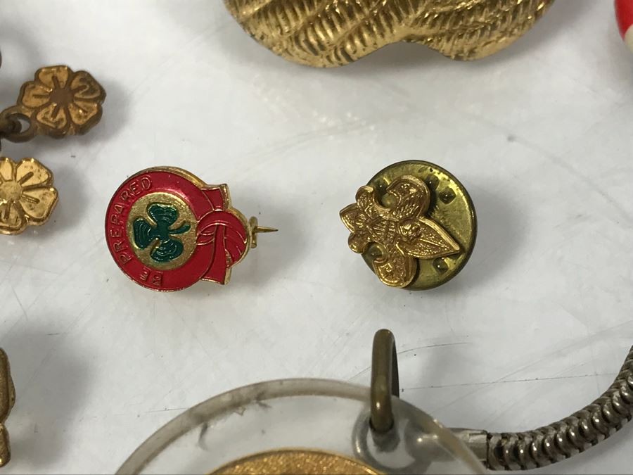 Collection Of Boy Scout And Girl Scout Accessories Including Pins, Keychains, Pocket Knife, Scarf, Booklet - See Photos [Photo 16]