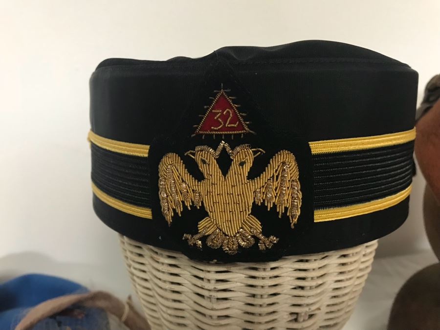 (19) Vintage Women's Hats And Military Hat [Photo 3]