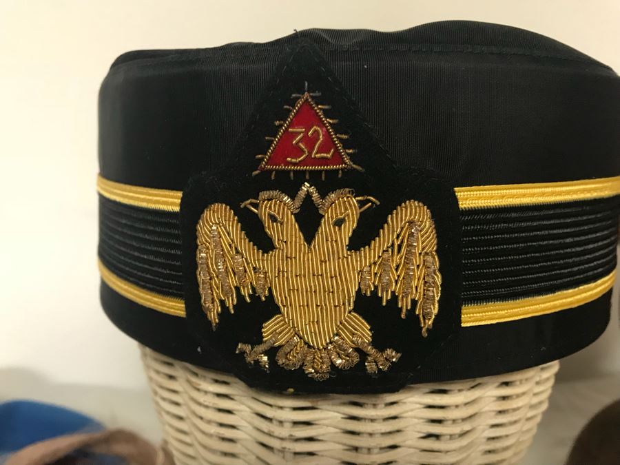 (19) Vintage Women's Hats And Military Hat [Photo 21]