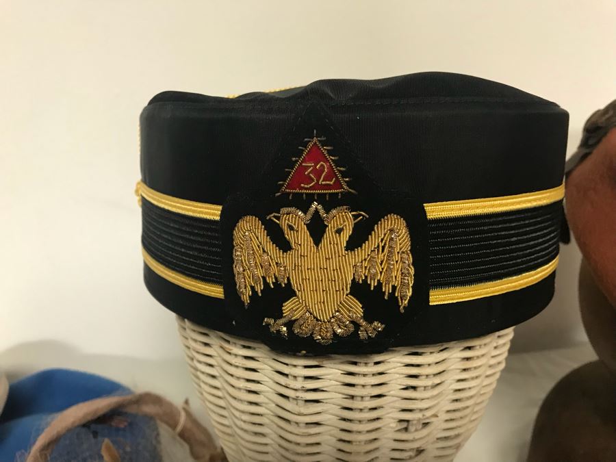 (19) Vintage Women's Hats And Military Hat [Photo 20]