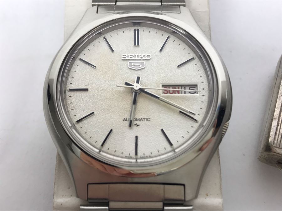 Men's SEIKO 5 Automatic Watch New Old Stock With Vintage Small Metal Box [Photo 3]