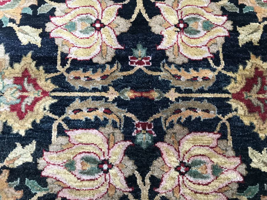 Hand Knotted Wool Persian Area Rug 6' X 9' [Photo 6]