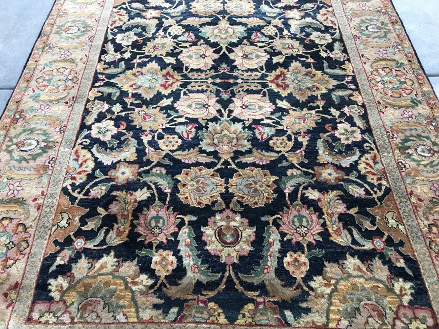 Hand Knotted Wool Persian Area Rug 6' X 9' [Photo 4]