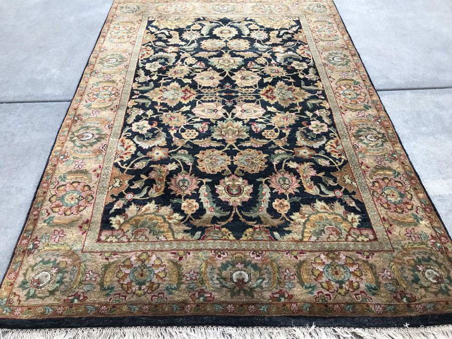 Hand Knotted Wool Persian Area Rug 6' X 9' [Photo 3]