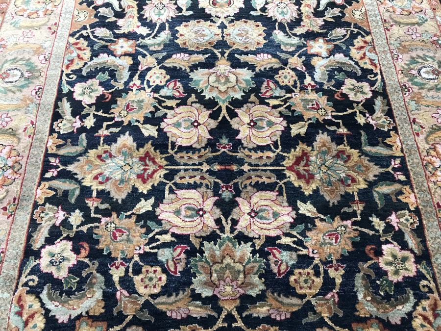 Hand Knotted Wool Persian Area Rug 6' X 9' [Photo 7]