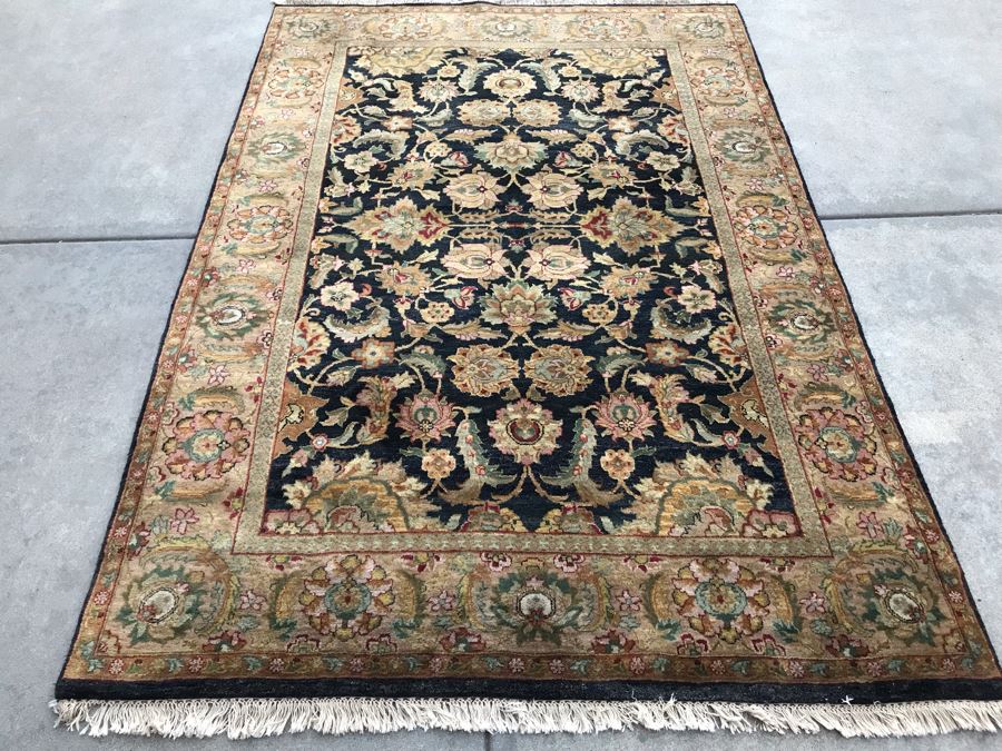 Hand Knotted Wool Persian Area Rug 6' X 9' [Photo 2]