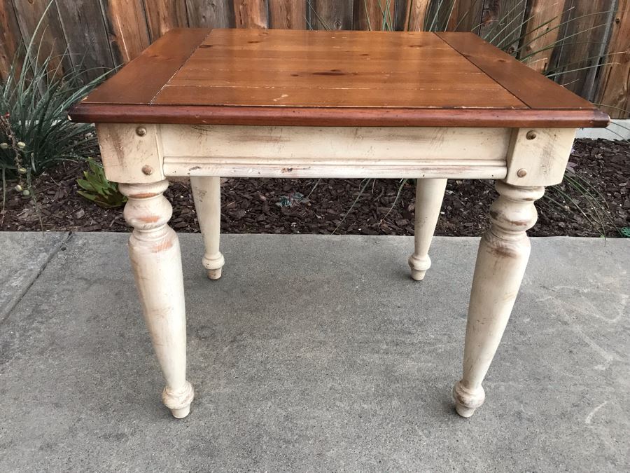 Lane Furniture Side Table [Photo 1]