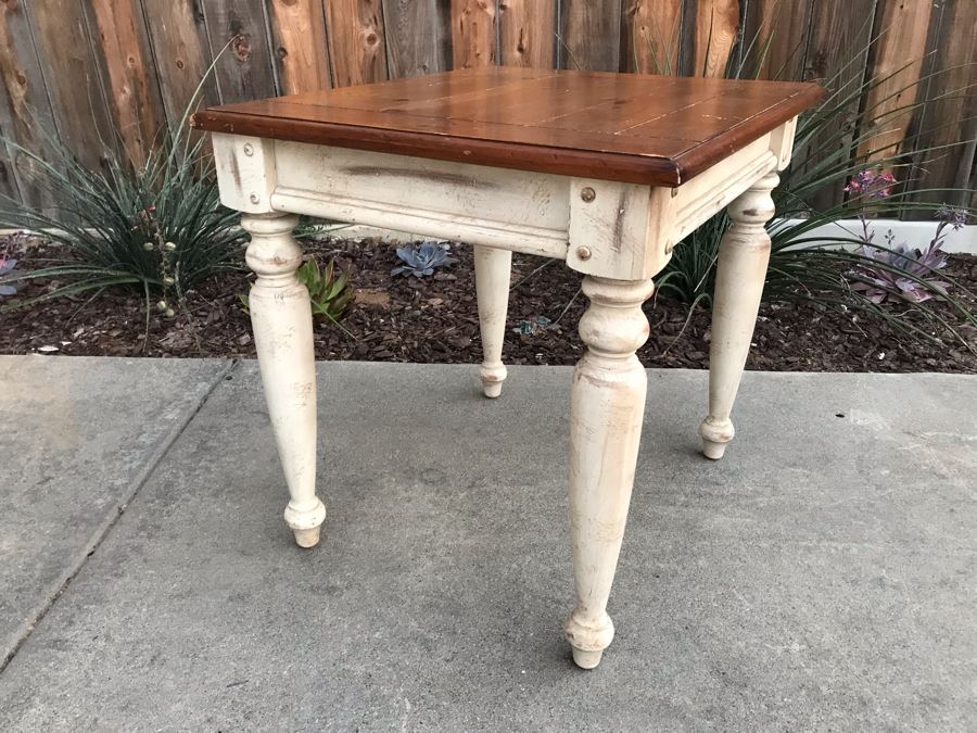 Lane Furniture Side Table [Photo 4]