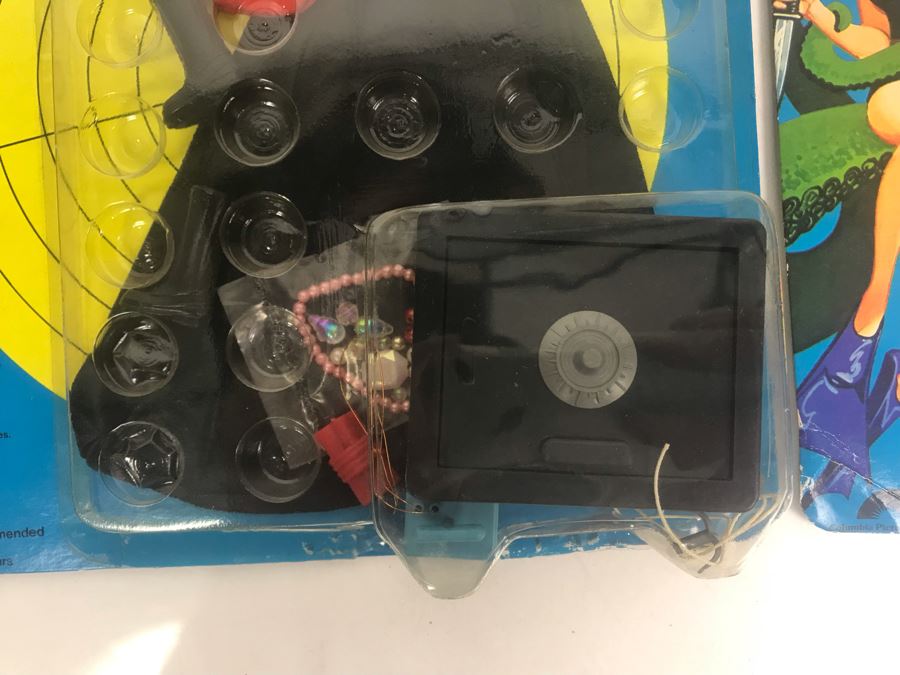 Vintage 1970s Horsman Police Woman Angie Dickinson Action Figure Adventure Packs: Undercover Mission And Sabotage Under The Sea (Blister Packaging Separated From Backing) [Photo 10]