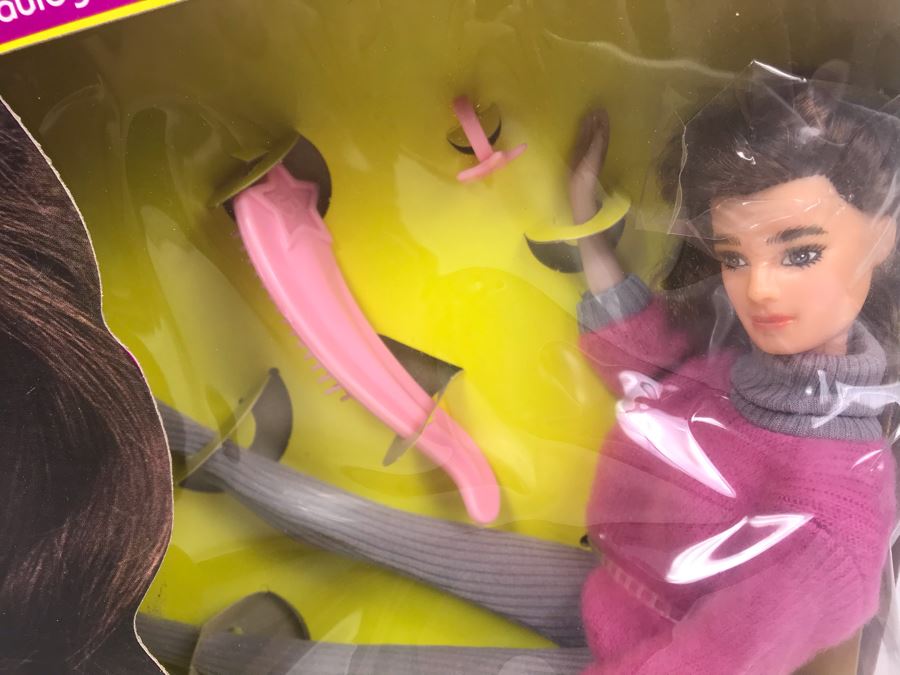 Vintage 1982 LJN Brooke Shields Posable Doll Action Figure In Box [Photo 4]