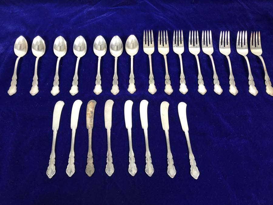 Reed & Barton Dresden Rose Pattern Silverplate Flatware Set Service For 7 With Extra Fork And Knife [Photo 1]