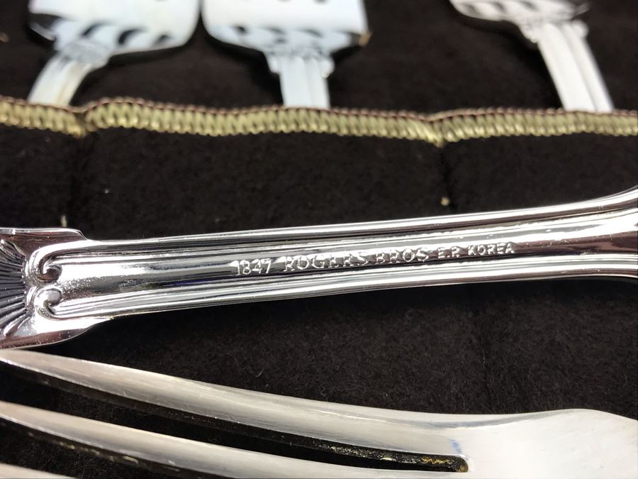 Rogers Bros Silverplate Flatware Set Apx Service For 10 With Silverware Cloth Holders (Some Spoons Still Sealed) [Photo 11]