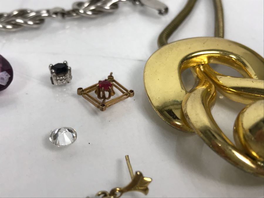 Jewelry Lot With Pocket Watch Case, Vintage Glasses, Bracelets, Necklace And Various Earrings And Loose Gems (Glass, Plastic, Stones) [Photo 17]