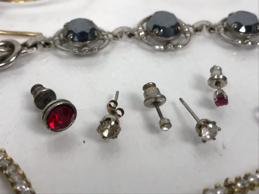 Jewelry Lot With Pocket Watch Case, Vintage Glasses, Bracelets, Necklace And Various Earrings And Loose Gems (Glass, Plastic, Stones) [Photo 14]