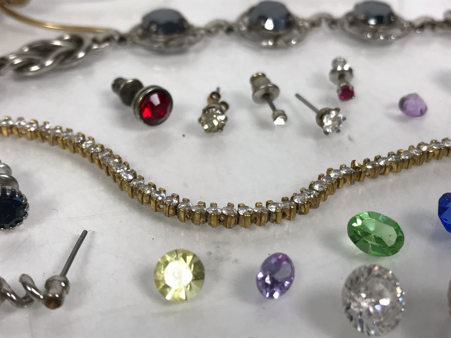 Jewelry Lot With Pocket Watch Case, Vintage Glasses, Bracelets, Necklace And Various Earrings And Loose Gems (Glass, Plastic, Stones) [Photo 8]