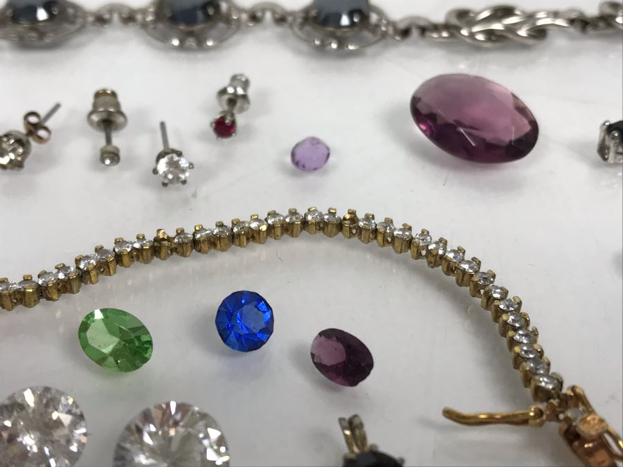 Jewelry Lot With Pocket Watch Case, Vintage Glasses, Bracelets, Necklace And Various Earrings And Loose Gems (Glass, Plastic, Stones) [Photo 13]