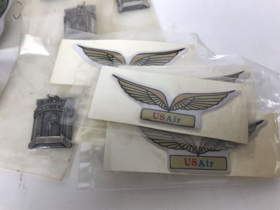 Men's Citizen Automatic Watch Working (Glass Is Scratched), Sheriff Badge Calaveras County, Buck Knives, Lighters, US Air Wing Stickers, Various Pins, Button, Trench Art And Archery Pendants [Photo 14]