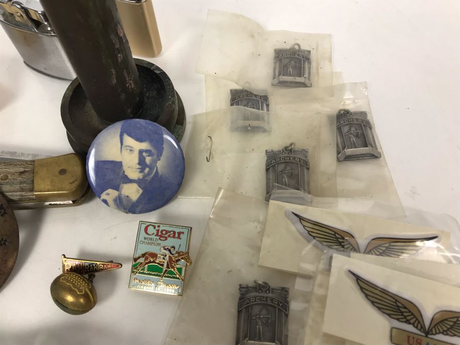 Men's Citizen Automatic Watch Working (Glass Is Scratched), Sheriff Badge Calaveras County, Buck Knives, Lighters, US Air Wing Stickers, Various Pins, Button, Trench Art And Archery Pendants [Photo 15]