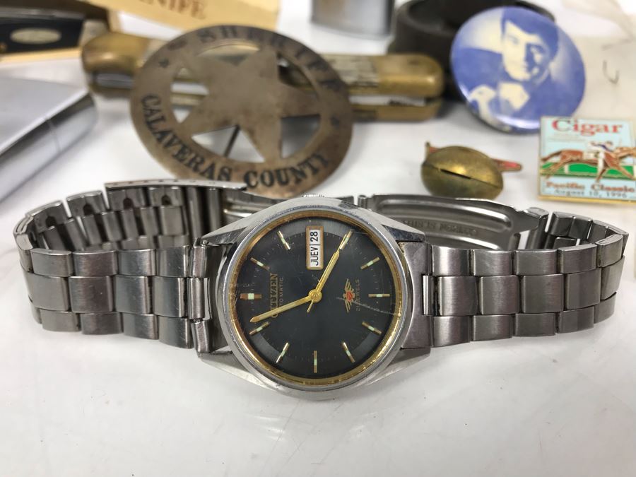 Men's Citizen Automatic Watch Working (Glass Is Scratched), Sheriff Badge Calaveras County, Buck Knives, Lighters, US Air Wing Stickers, Various Pins, Button, Trench Art And Archery Pendants [Photo 5]