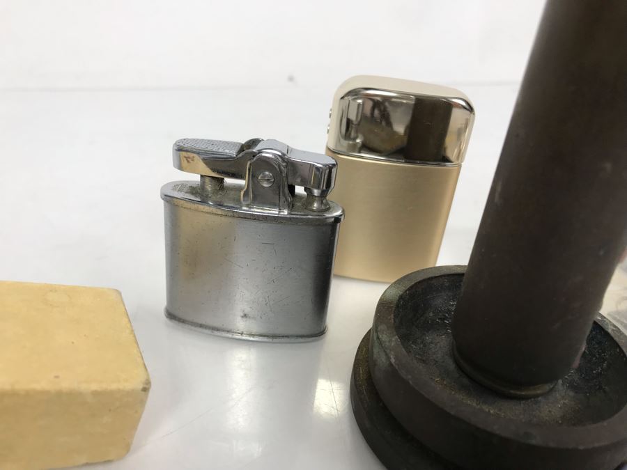 Men's Citizen Automatic Watch Working (Glass Is Scratched), Sheriff Badge Calaveras County, Buck Knives, Lighters, US Air Wing Stickers, Various Pins, Button, Trench Art And Archery Pendants [Photo 26]