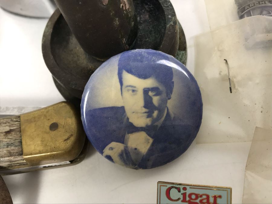 Men's Citizen Automatic Watch Working (Glass Is Scratched), Sheriff Badge Calaveras County, Buck Knives, Lighters, US Air Wing Stickers, Various Pins, Button, Trench Art And Archery Pendants [Photo 18]