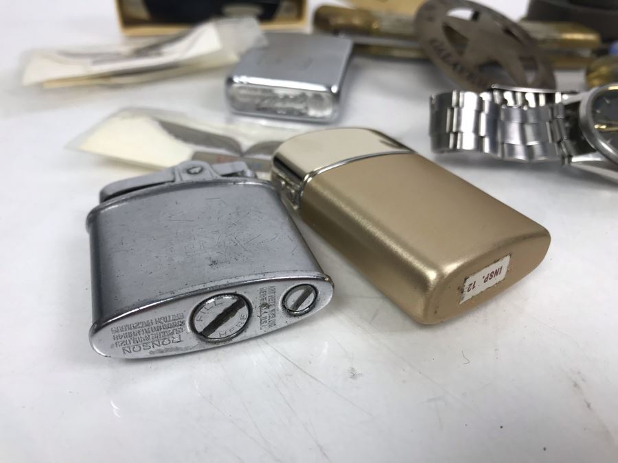 Men's Citizen Automatic Watch Working (Glass Is Scratched), Sheriff Badge Calaveras County, Buck Knives, Lighters, US Air Wing Stickers, Various Pins, Button, Trench Art And Archery Pendants [Photo 28]