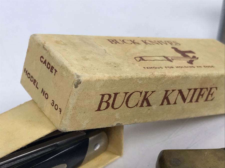 Men's Citizen Automatic Watch Working (Glass Is Scratched), Sheriff Badge Calaveras County, Buck Knives, Lighters, US Air Wing Stickers, Various Pins, Button, Trench Art And Archery Pendants [Photo 23]