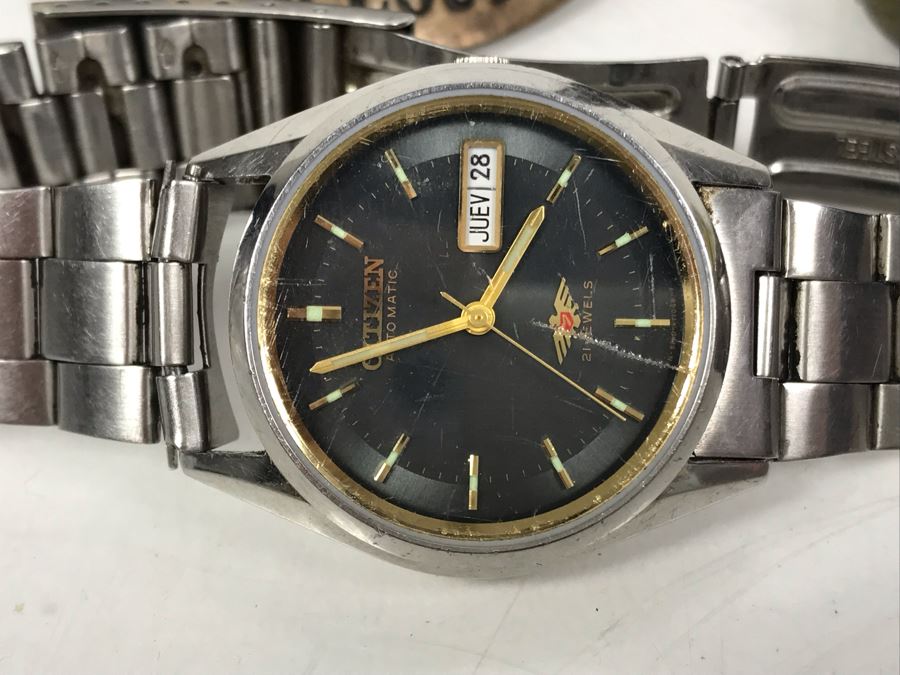 Men's Citizen Automatic Watch Working (Glass Is Scratched), Sheriff Badge Calaveras County, Buck Knives, Lighters, US Air Wing Stickers, Various Pins, Button, Trench Art And Archery Pendants [Photo 7]