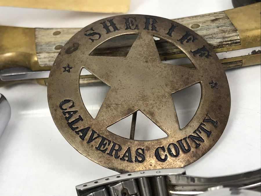 Men's Citizen Automatic Watch Working (Glass Is Scratched), Sheriff Badge Calaveras County, Buck Knives, Lighters, US Air Wing Stickers, Various Pins, Button, Trench Art And Archery Pendants [Photo 12]