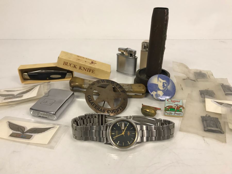 Men's Citizen Automatic Watch Working (Glass Is Scratched), Sheriff Badge Calaveras County, Buck Knives, Lighters, US Air Wing Stickers, Various Pins, Button, Trench Art And Archery Pendants [Photo 1]