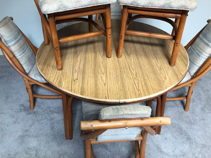 Vintage 48' Round Table With 6 Chairs [Photo 7]