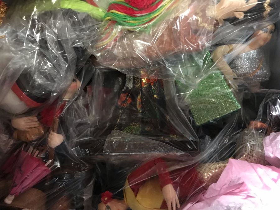 Vintage International Dolls Lot Mainly Indonesian Dolls - See Photos [Photo 10]