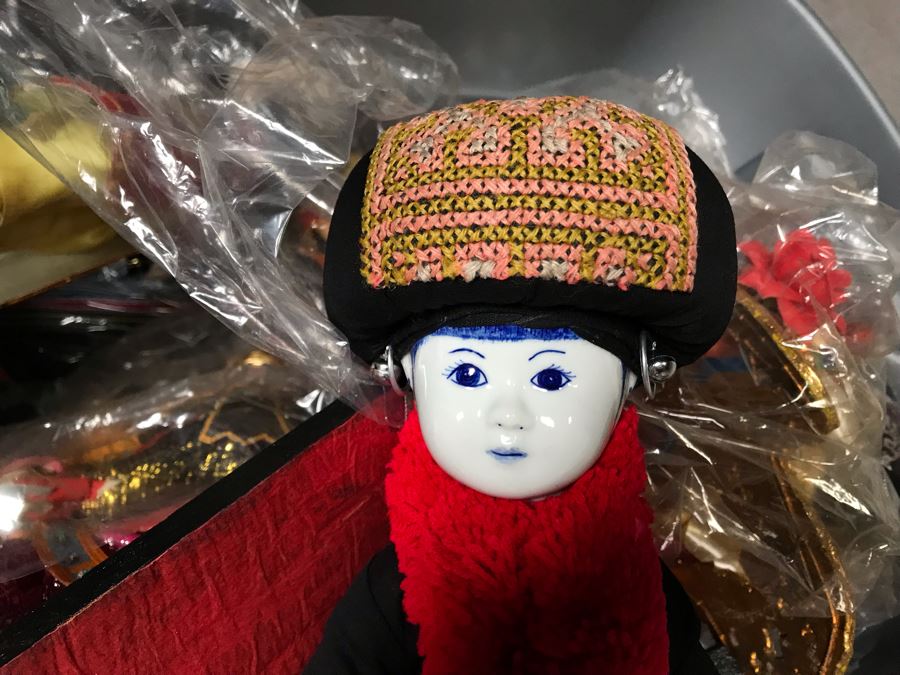 Vintage International Dolls Lot Mainly Indonesian Dolls - See Photos [Photo 14]