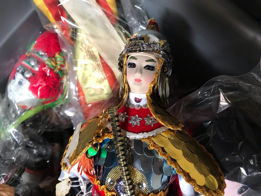 Vintage International Dolls Lot Mainly Indonesian Dolls - See Photos [Photo 2]