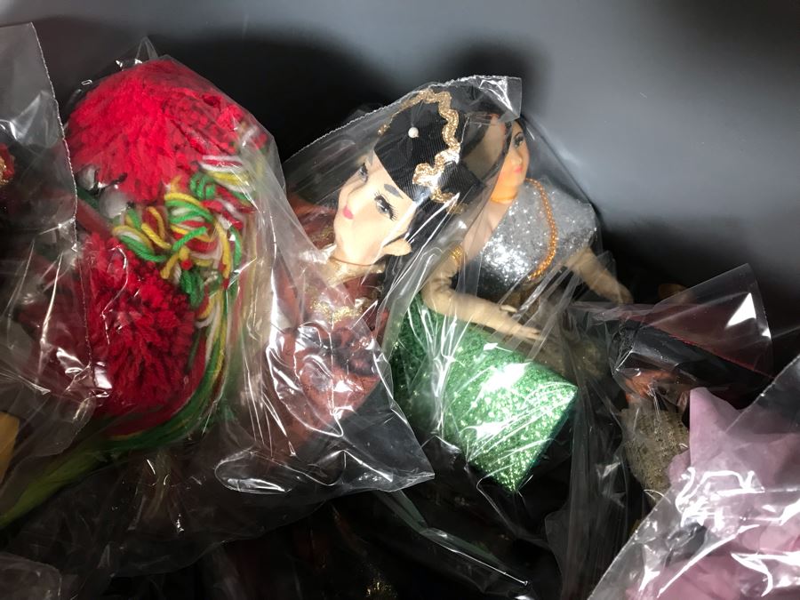 Vintage International Dolls Lot Mainly Indonesian Dolls - See Photos [Photo 7]