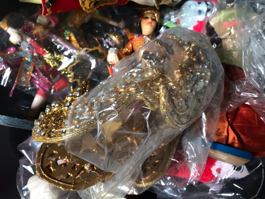 Vintage International Dolls Lot Mainly Indonesian Dolls - See Photos [Photo 11]