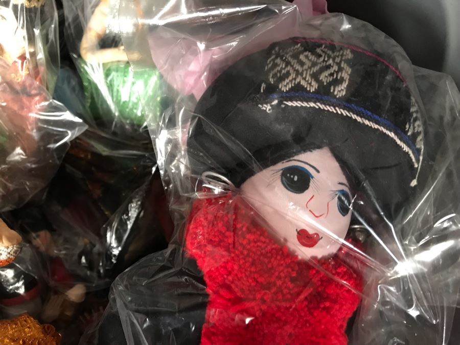 Vintage International Dolls Lot Mainly Indonesian Dolls - See Photos [Photo 8]