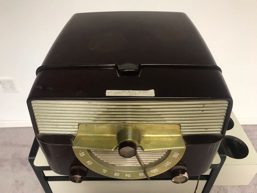 Vintage ZENITH Bakelite Tube Record Player Radio (Turns On - Not Sure If Record Player Is Working) With MIDMARK Modular Cabinet With Chrome Base On Casters [Photo 4]