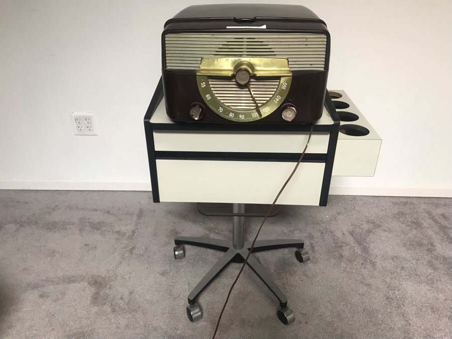 Vintage ZENITH Bakelite Tube Record Player Radio (Turns On - Not Sure If Record Player Is Working) With MIDMARK Modular Cabinet With Chrome Base On Casters [Photo 1]