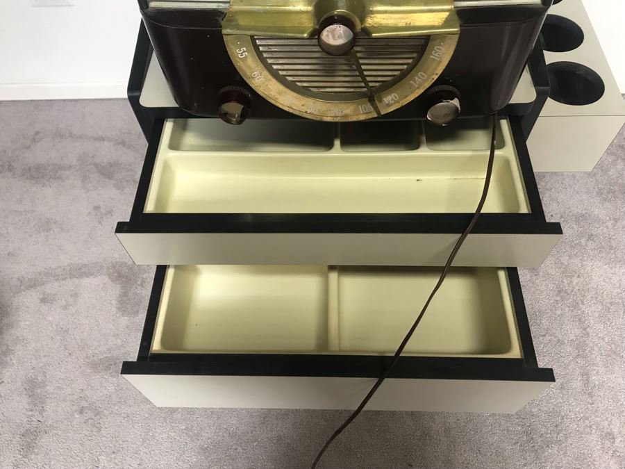 Vintage ZENITH Bakelite Tube Record Player Radio (Turns On - Not Sure If Record Player Is Working) With MIDMARK Modular Cabinet With Chrome Base On Casters [Photo 7]