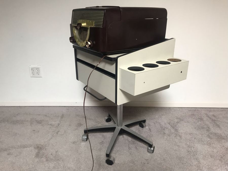 Vintage ZENITH Bakelite Tube Record Player Radio (Turns On - Not Sure If Record Player Is Working) With MIDMARK Modular Cabinet With Chrome Base On Casters [Photo 8]