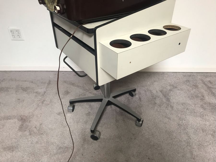 Vintage ZENITH Bakelite Tube Record Player Radio (Turns On - Not Sure If Record Player Is Working) With MIDMARK Modular Cabinet With Chrome Base On Casters [Photo 9]