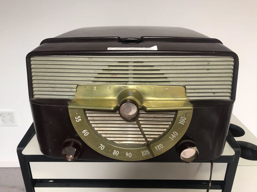 Vintage ZENITH Bakelite Tube Record Player Radio (Turns On - Not Sure If Record Player Is Working) With MIDMARK Modular Cabinet With Chrome Base On Casters [Photo 3]