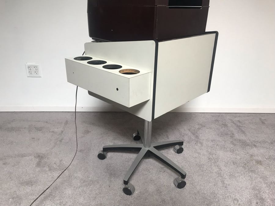 Vintage ZENITH Bakelite Tube Record Player Radio (Turns On - Not Sure If Record Player Is Working) With MIDMARK Modular Cabinet With Chrome Base On Casters [Photo 10]